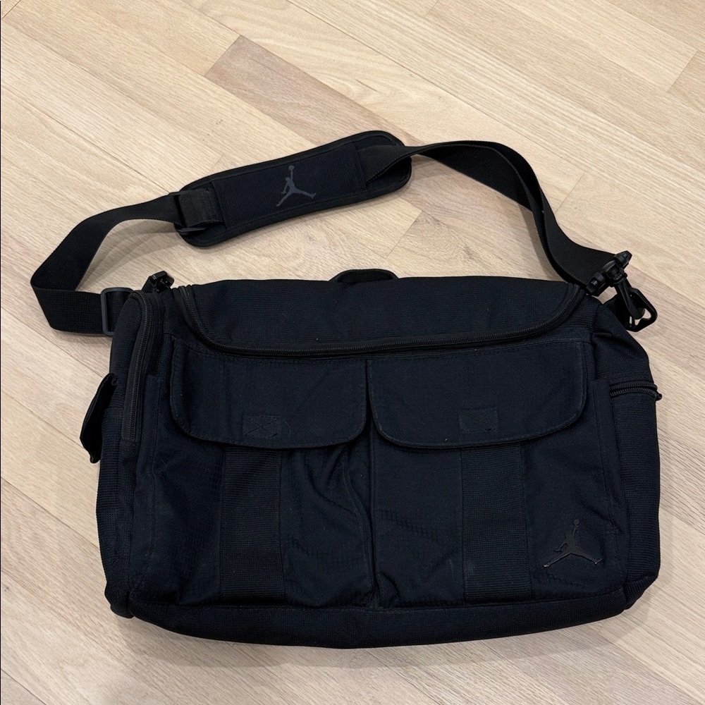 Jordan messenger bag